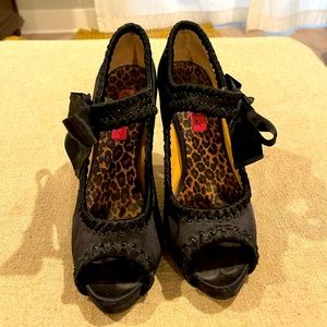 Betsey Johnson black heels